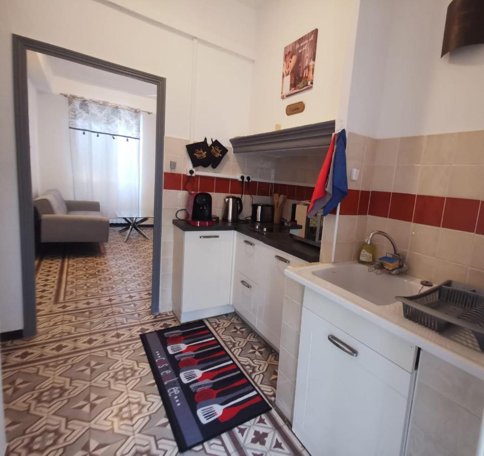 Petit Appart Entier Au Coeur Des Remparts - Netfix Et Connection Fibre Gratuits Карпантра Екстер'єр фото